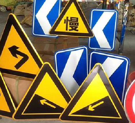 德昌标识标牌中颜色的确定是很重要的。